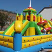 Reitteri szabadtéri ugrálóváras gyermekpark