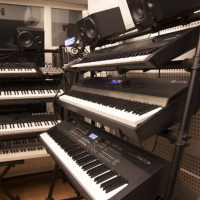 Hit Space Hangszerbolt