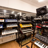 Hit Space Hangszerbolt