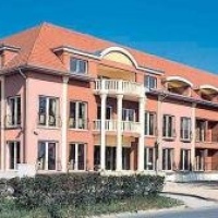 Kék Duna Wellness Hotel****
